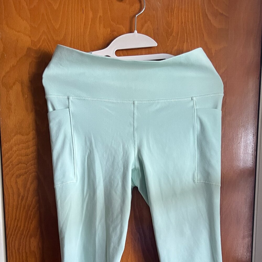 🏷️ Athleta Salutation Stash Tights - size M - $18